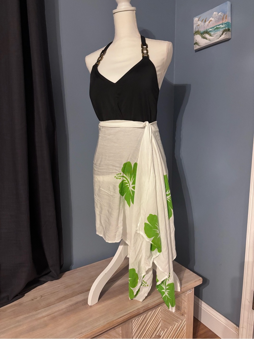 The Beachcombers Women’s White & Green Floral Wrap Beach Sarong